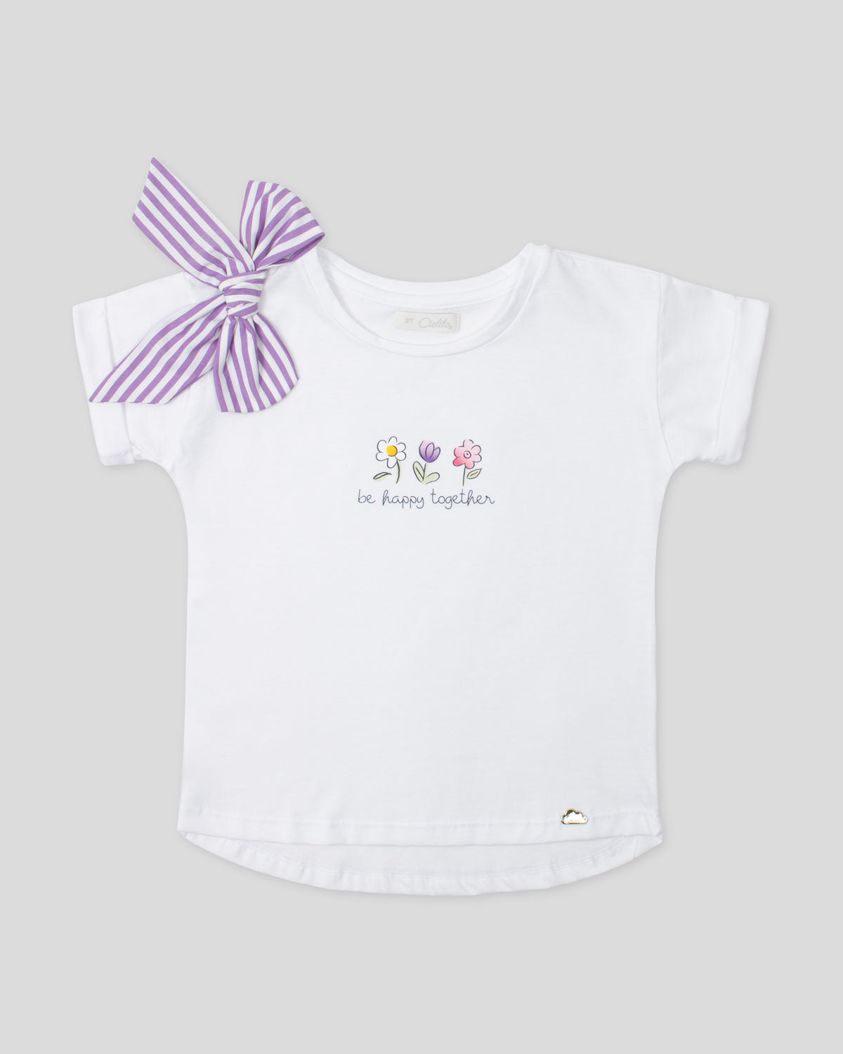 Camiseta blanca con moño de líneas lila y estampado be happy together para niña