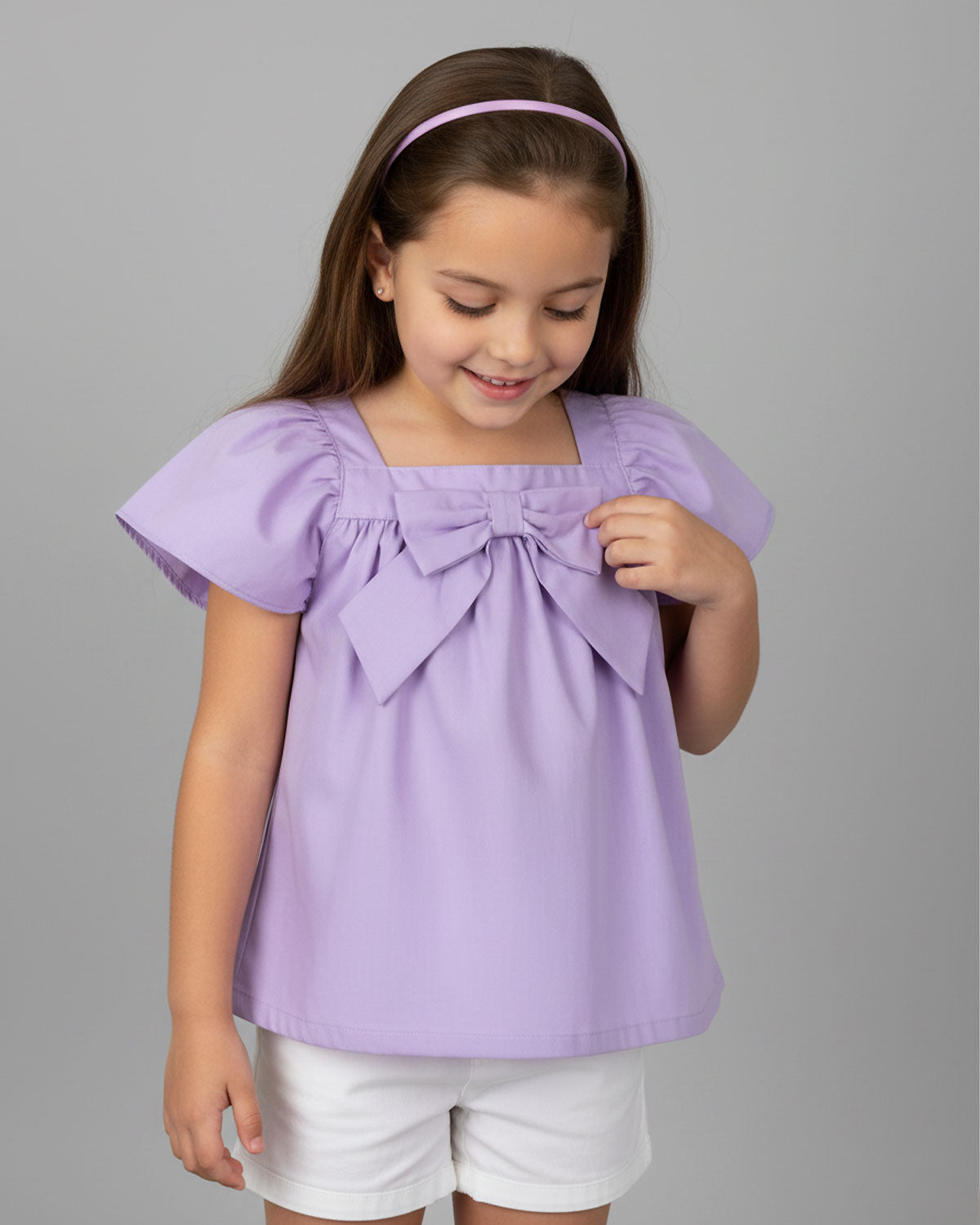 Blusa lila con detalle de moño y botonadura en espalda para niña