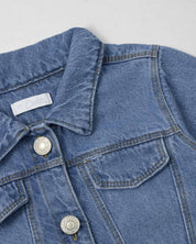 Chaqueta denim con detalle de flores bordadas para niña