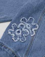 Chaqueta denim con detalle de flores bordadas para niña