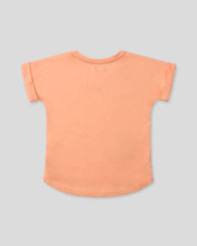 Camiseta coral con estampado de bolsito para niña