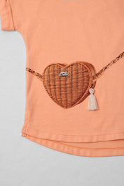 Camiseta coral con estampado de bolsito para niña