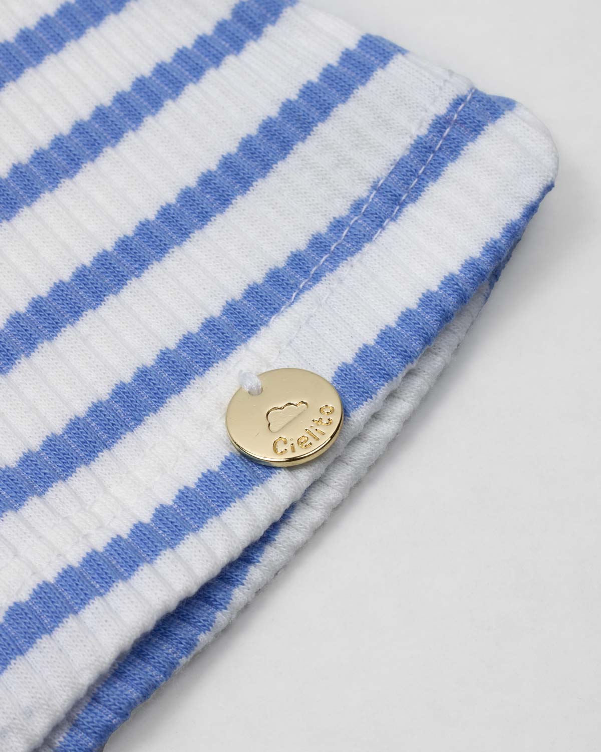 Blusa de rayas azules con boleritos en mangas y estampado de cerezas para niña