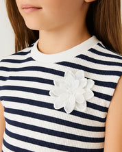 Blusa blanca de rayas azul navy sin mangas para niña