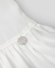 Blusa blanca con moñitos negros y bolero para niña