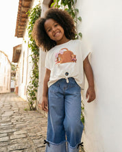 Camiseta amplia blanca con estampado de bolsito para niña