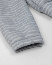 Saco gris con rayas blancas y moño palo de rosa satín en hombro para niña