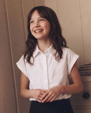 Camisa blanca de botones manga corta para niña