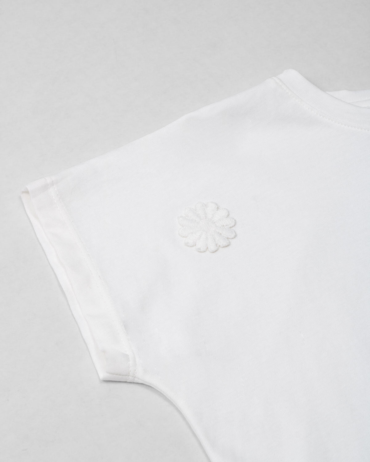 Camiseta blanca manga corta para niña