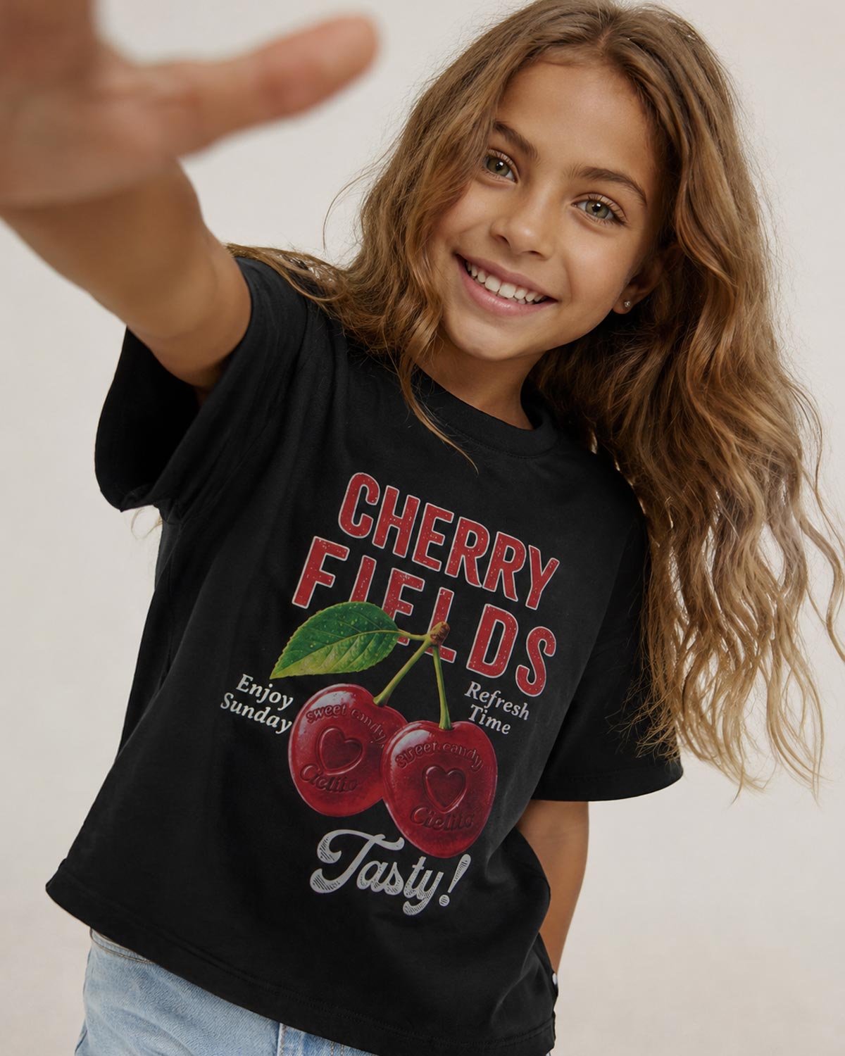 Camiseta negra estampada Cherry Fields para niña