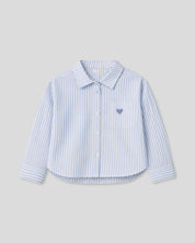 Camisa de rayas azul con corazón bordado para niña