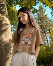 Camiseta café con estampado de osito "California" para niña