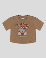 Camiseta café con estampado de osito "California" para niña