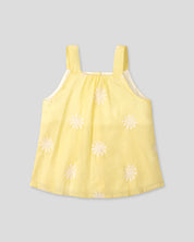 Blusa amarilla de tiras con bordados de flores y botonadura en espalda para niña