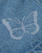 Short denim con detalle de mariposa y cinturón rosa para niña