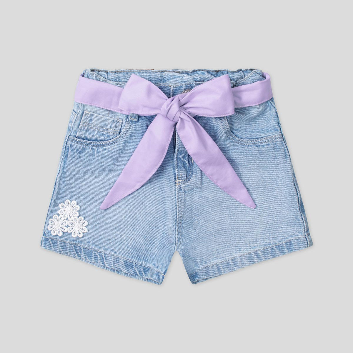 Short denim con aplique de flores y cinturón lila para niña