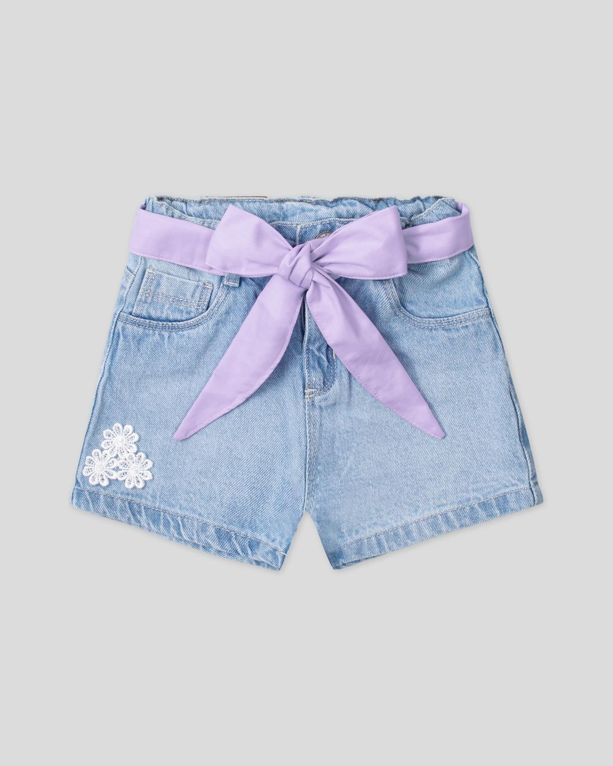 Short denim con aplique de flores y cinturón lila para niña