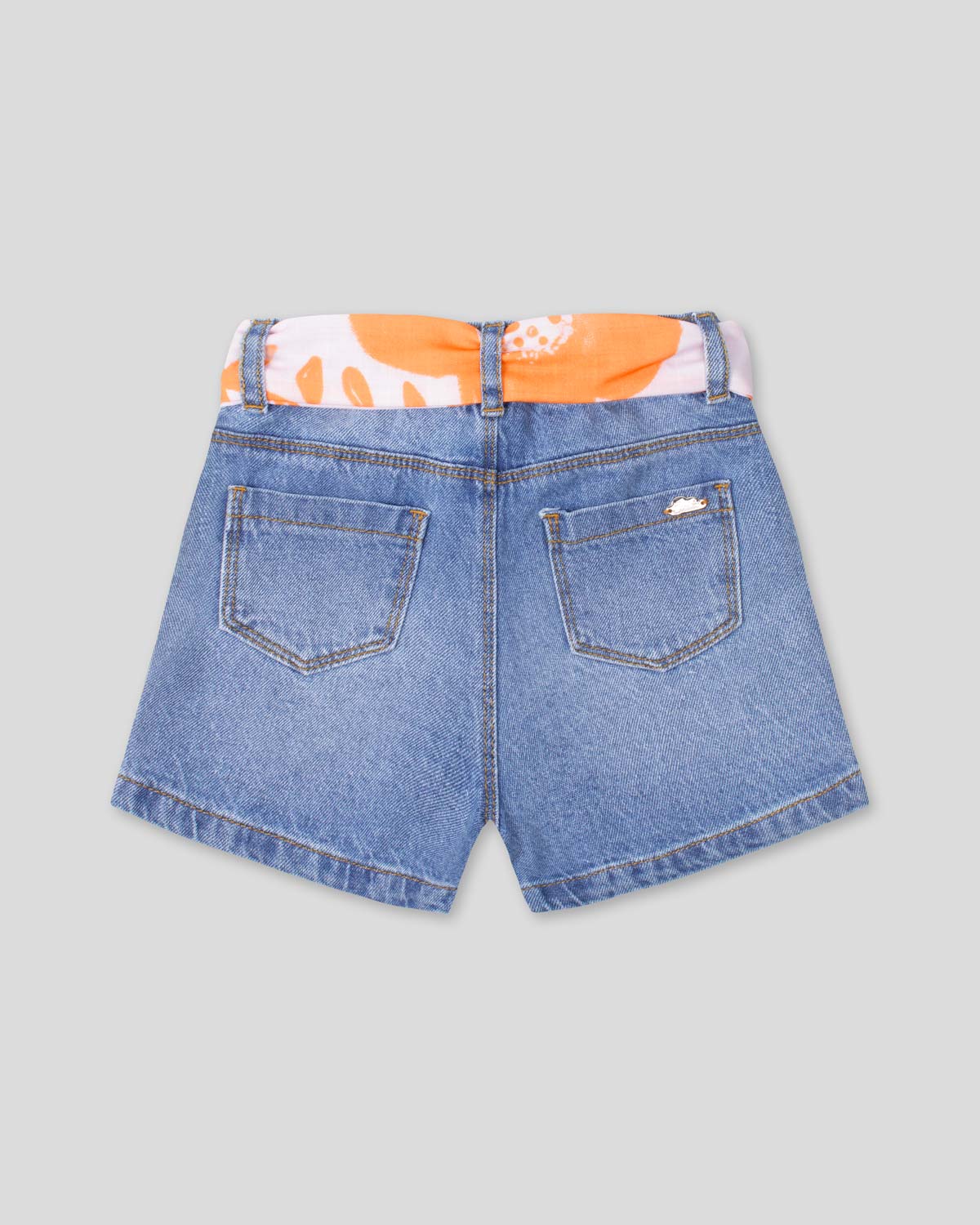 Short denim con detalles de flores y cinturón estampado para niña