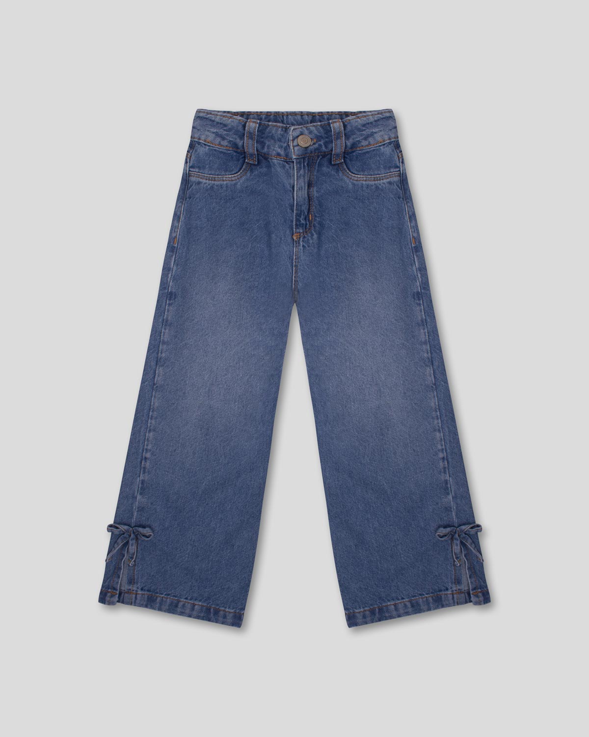 Jean denim marine fit con detalle de moños en la bota para niña