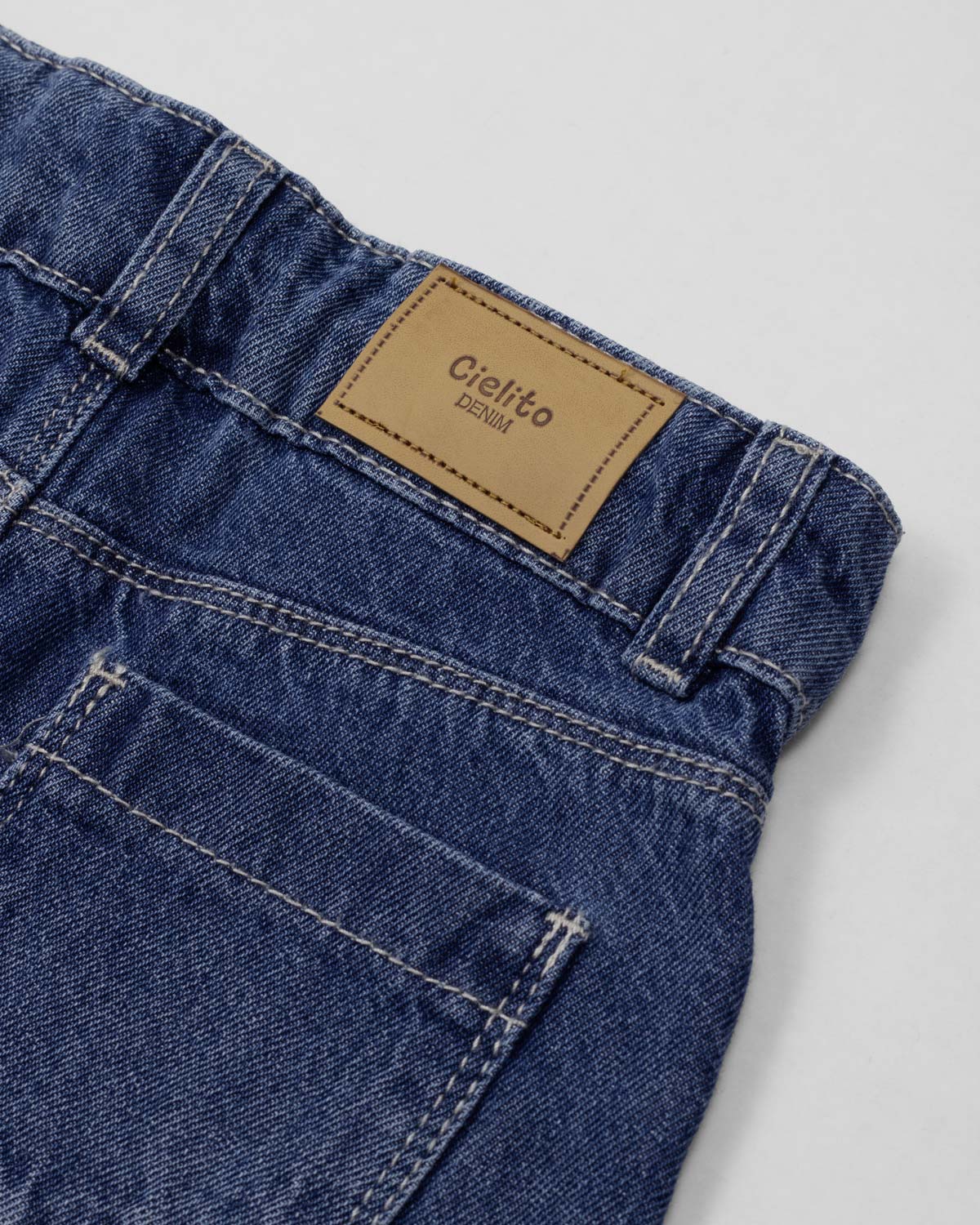 Jean denim marine fit con aplique brillante de estrellas para niña