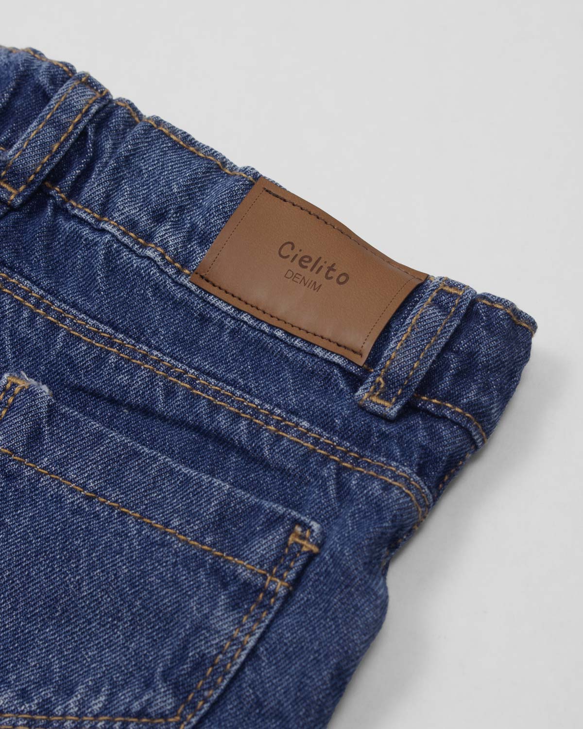 Short denim con aplique brillante de estrellas para niña