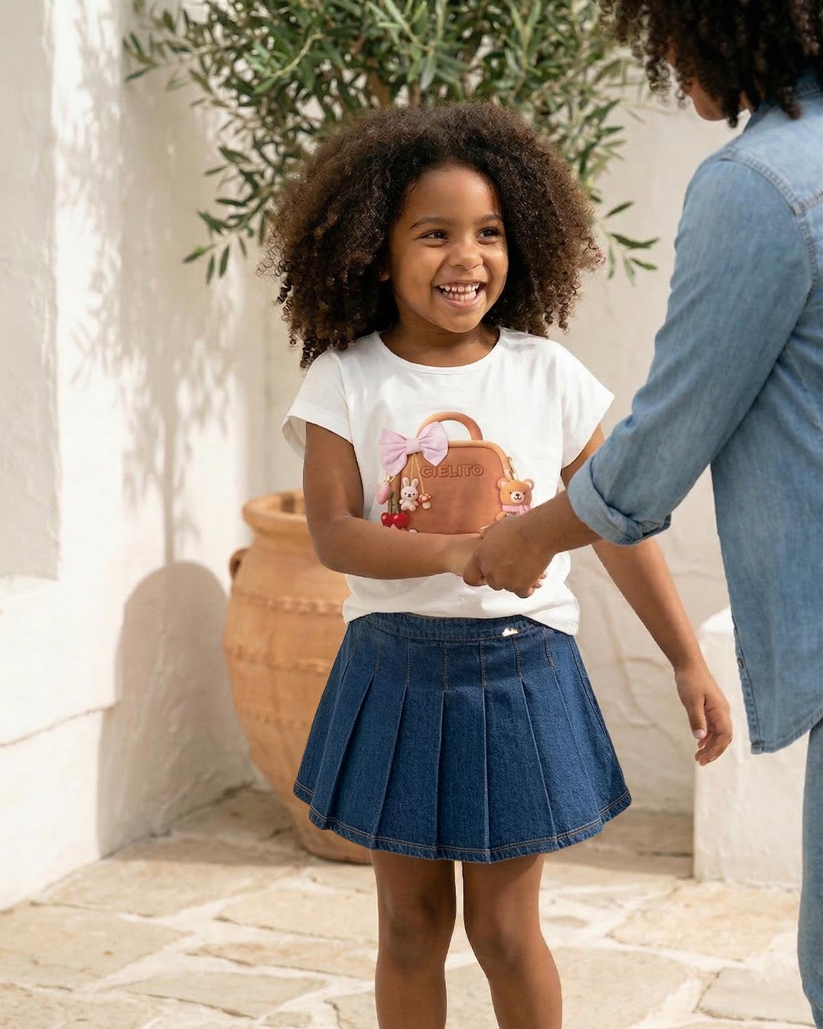 Falda short con pliegues para niña