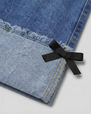 Jean denim marine fit con bolsillos y bota doblada con moñitos para niña