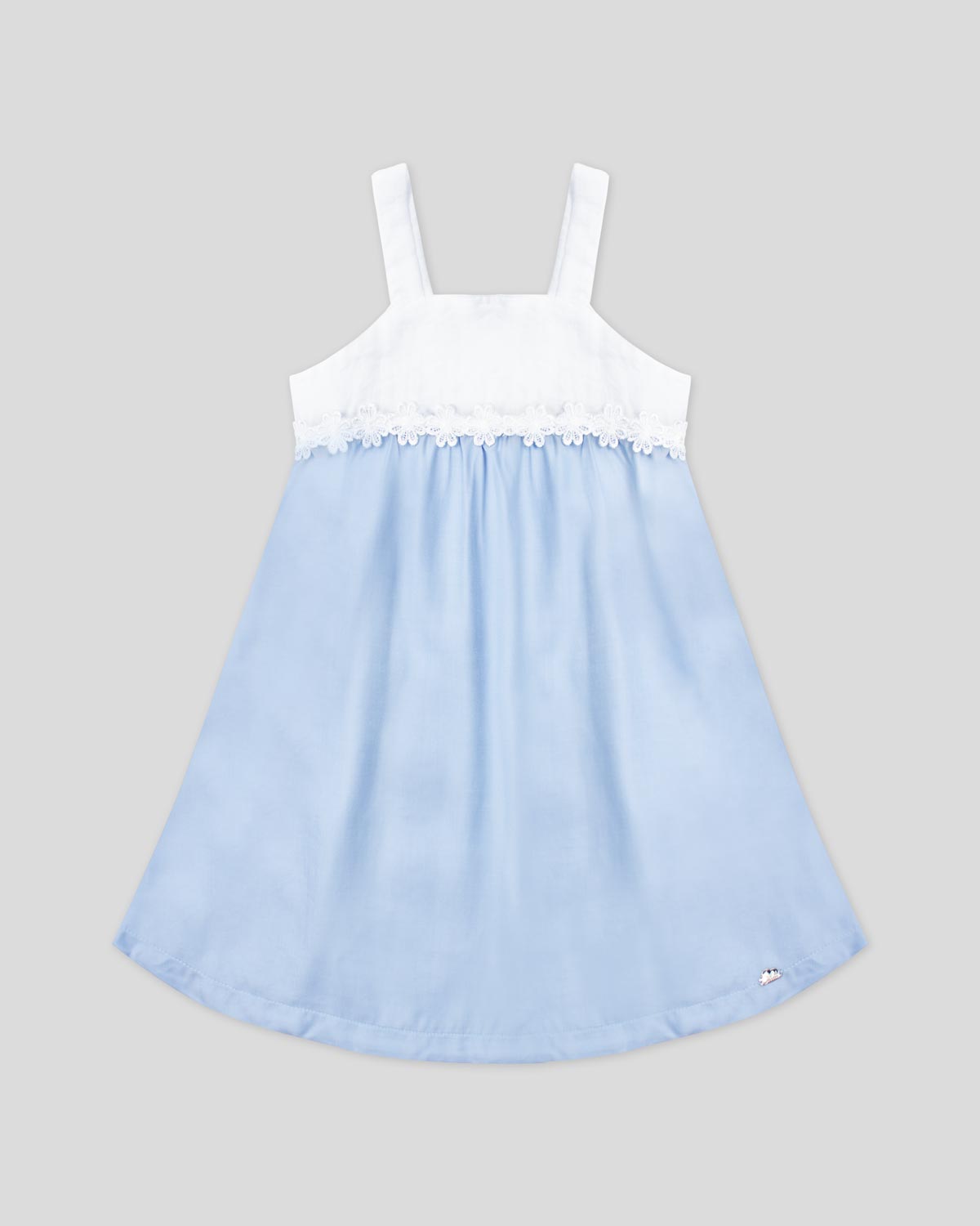 Vestido de tiras en tencel blanco y azul con aplique de flores para niña