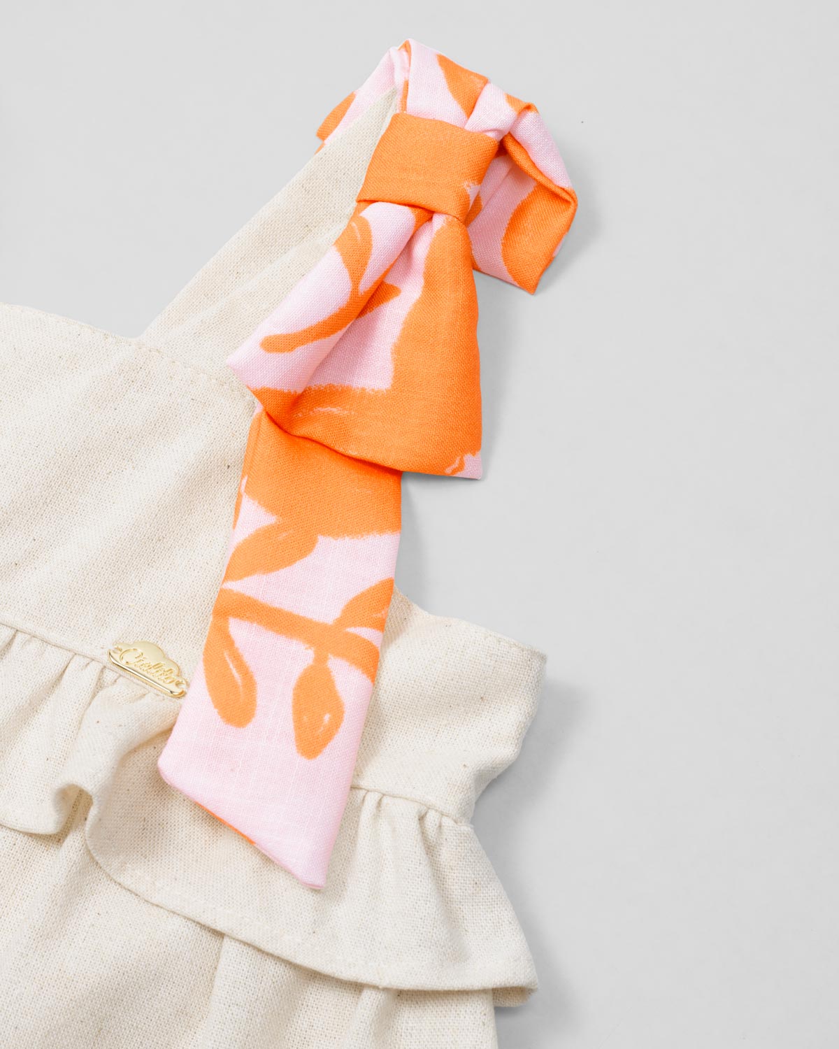 Vestido en lino de tiras con moños y boleros para niña