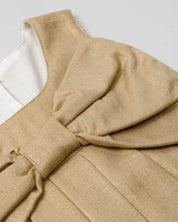 Vestido dorado en lino con brillos, moño y botones en espalda para niña