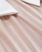 Vestido en satín de tiras con moño y falda champán para niña