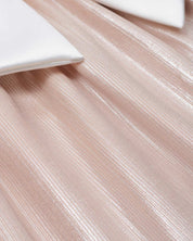 Vestido en satín de tiras con moño y falda champán para niña