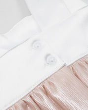 Vestido en satín de tiras con moño y falda champán para niña