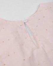 Vestido en tela hoja rota rosa con flores y moño para niña