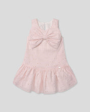Vestido en tela hoja rota rosa con flores y moño para niña