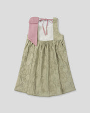 Vestido verde con flores bordadas y moño rosa en hombro para niña