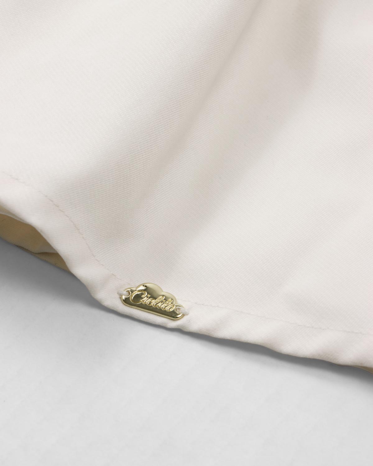 Vestido de tiras con textura tejida y lazos en espalda para niña