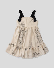 Vestido crema con diseño de flores tejido y tiras con moño para niña