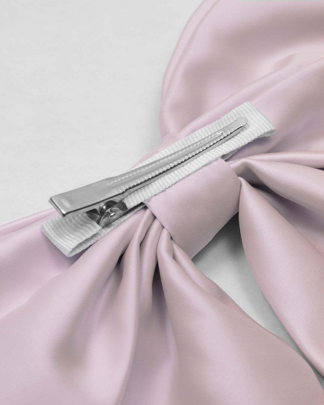 Moño pinza rosa satinado para niña