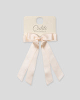 Moño pinza de cintas satinadas blanco crema