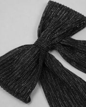 Moño pinza negro plisado con brillos para niña