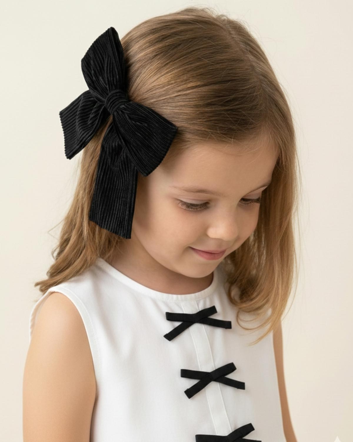 Moño pinza negro plisado para niña