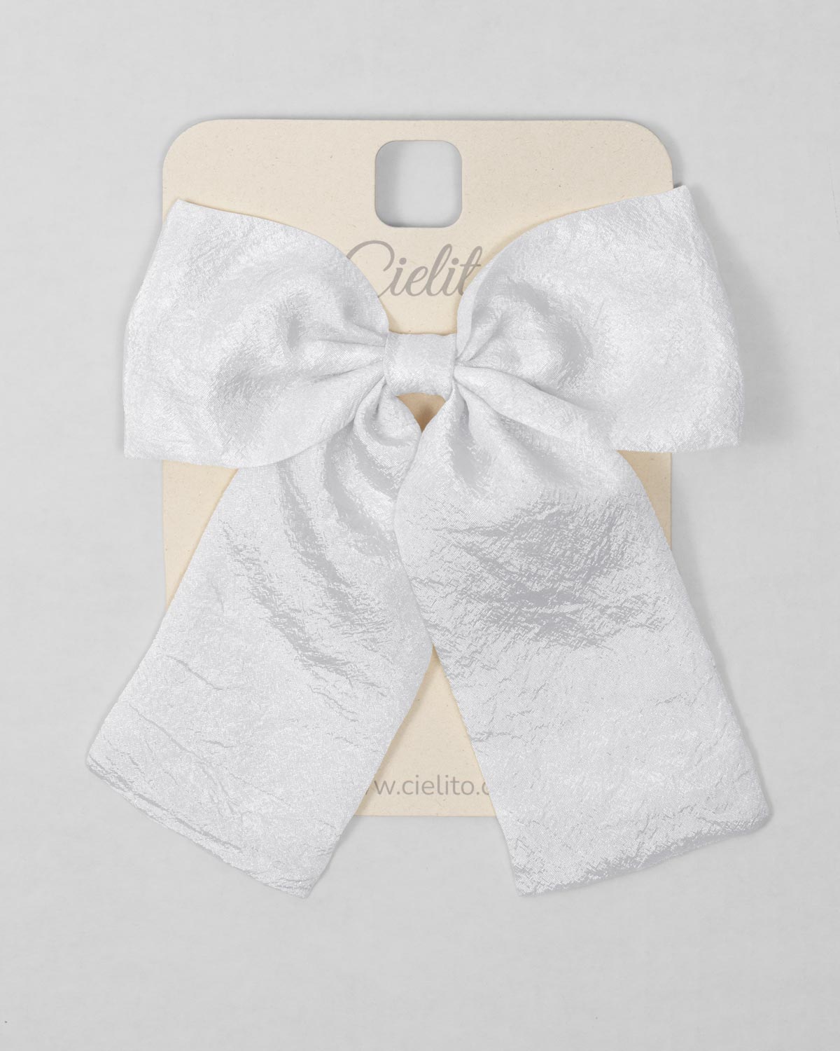 Moño pinza en seda blanco para niña