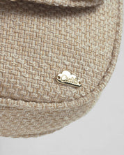 Bolso tejido con pompones y botón de imán para niña