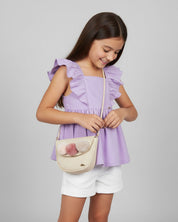 Bolso tejido con pompones y botón de imán para niña