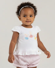 Conjunto blusa blanca con estampado de conejitos y short estampado para bebé niña