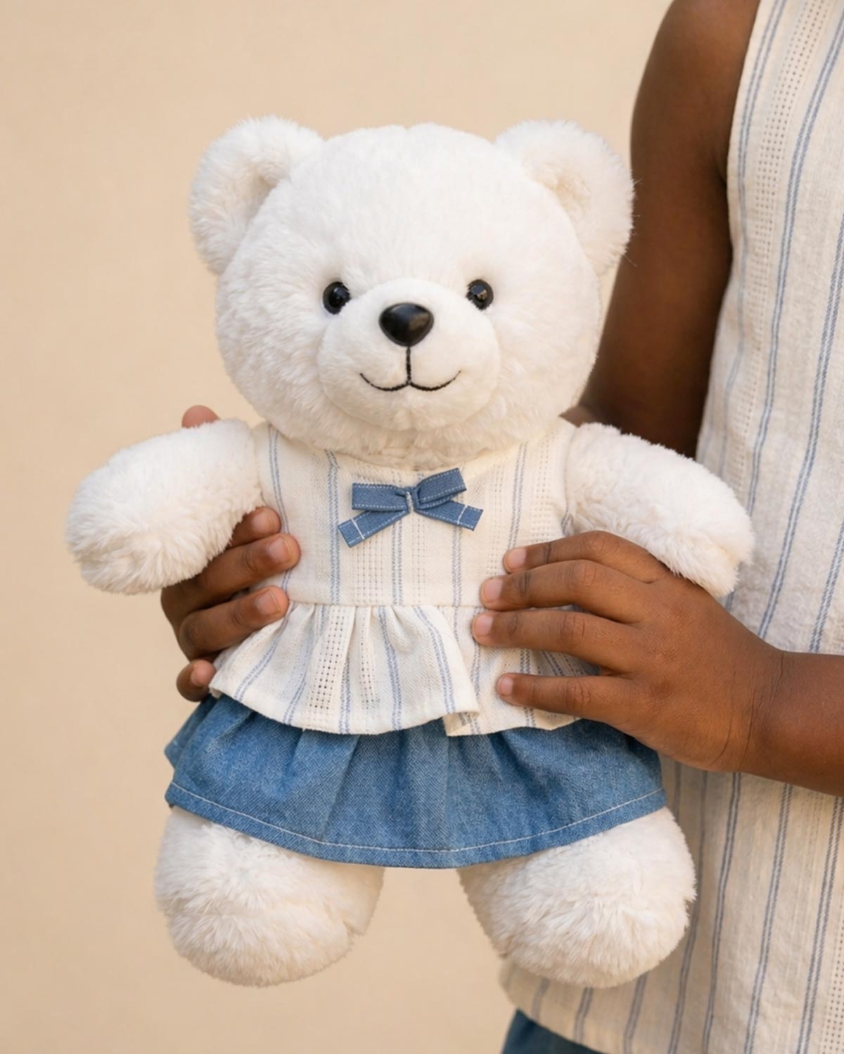 Conjunto blusa blanca con moñito y falda azul para peluche