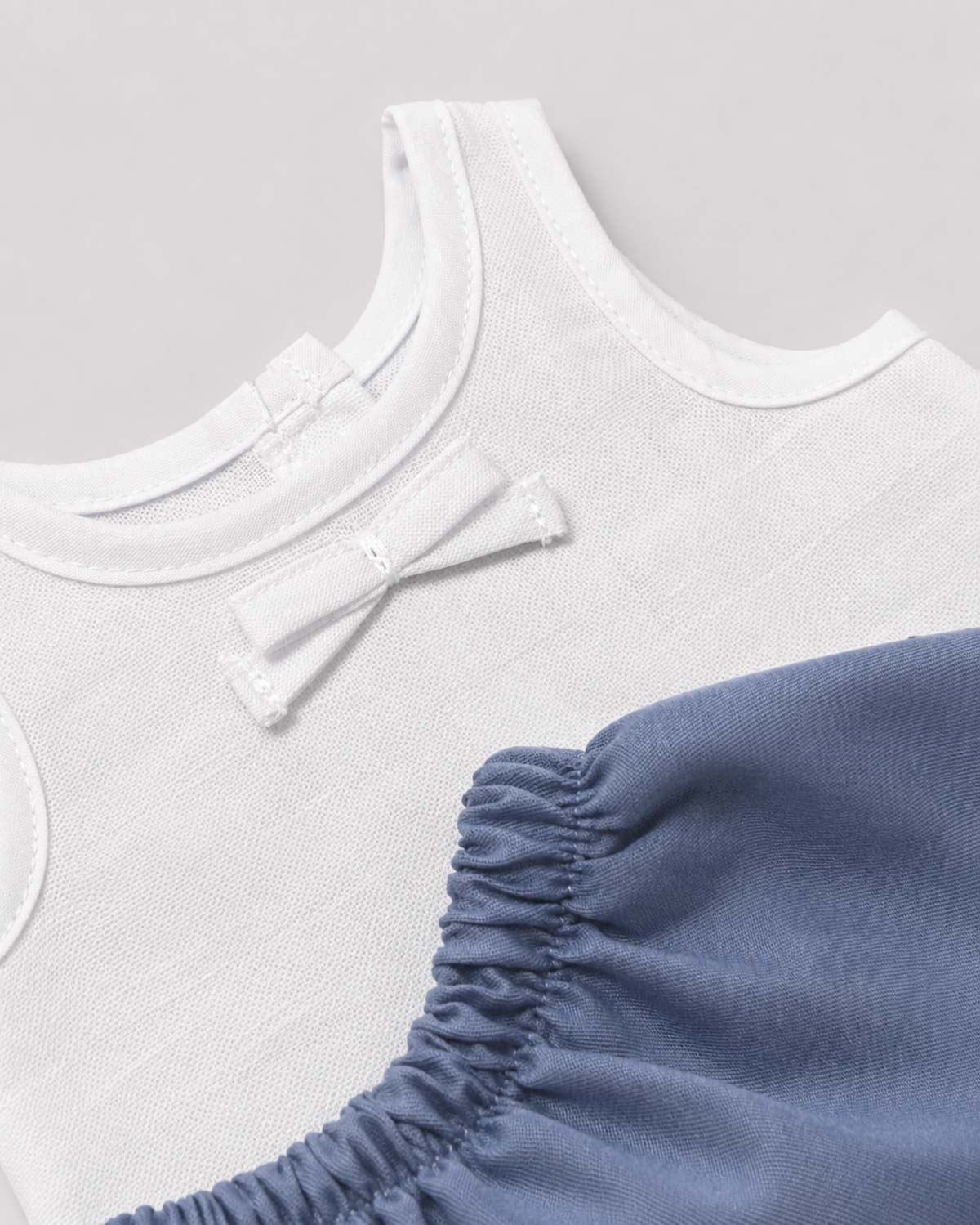 Conjunto blanco y falda azul para peluche
