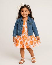 Total look con diadema, chaqueta y vestido para niña.