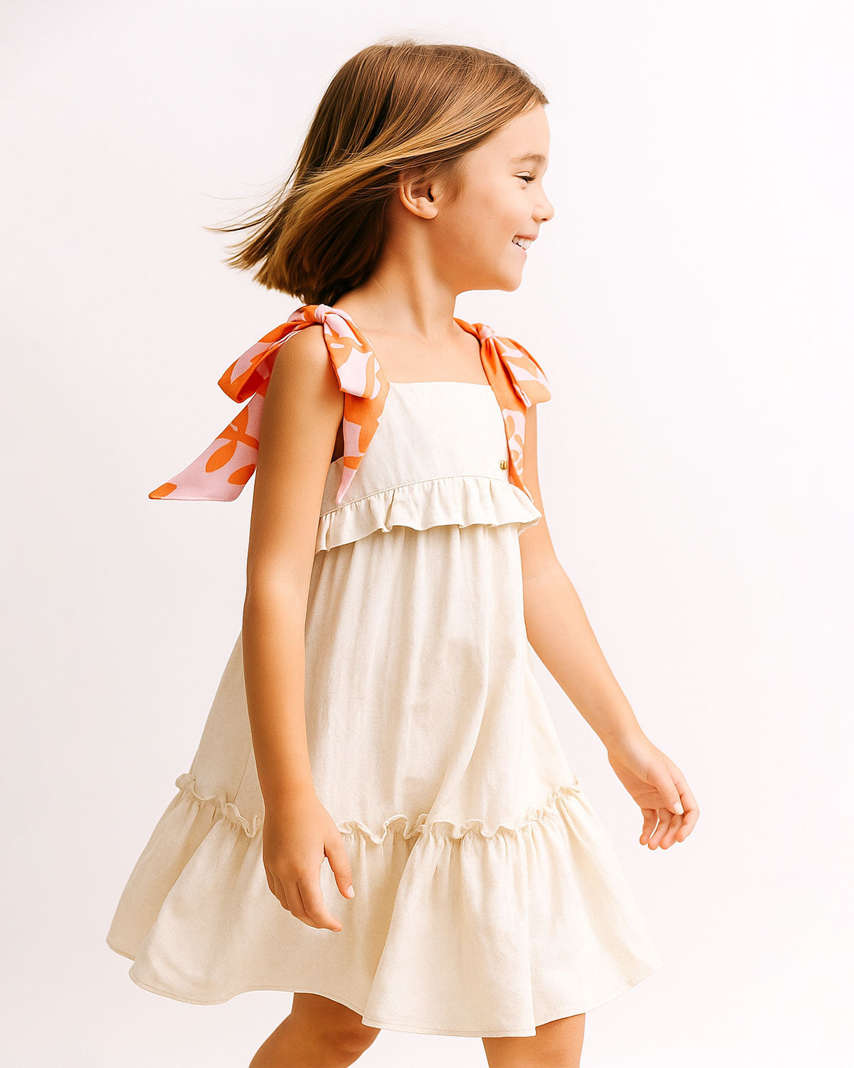 Vestido en lino de tiras con moños y boleros para niña